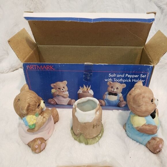 Salt & Pepper Shakers - Picture 4 of 11